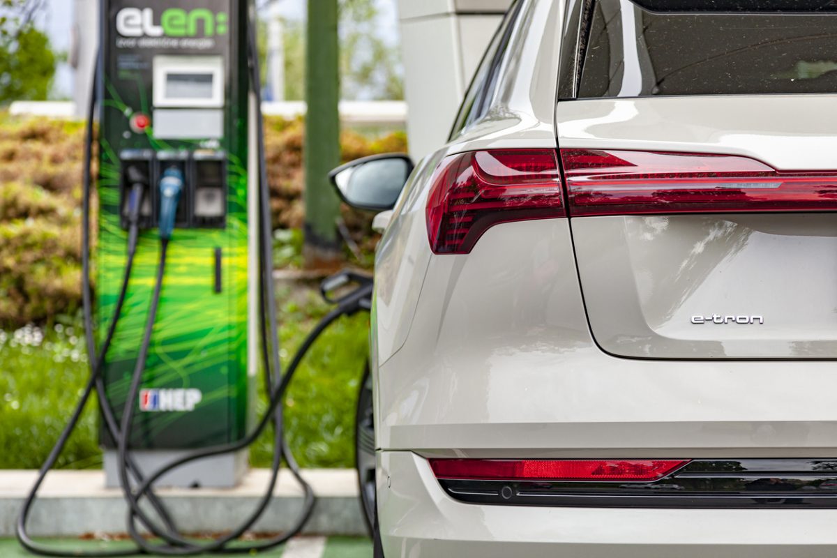 Audi e-tron beim Laden