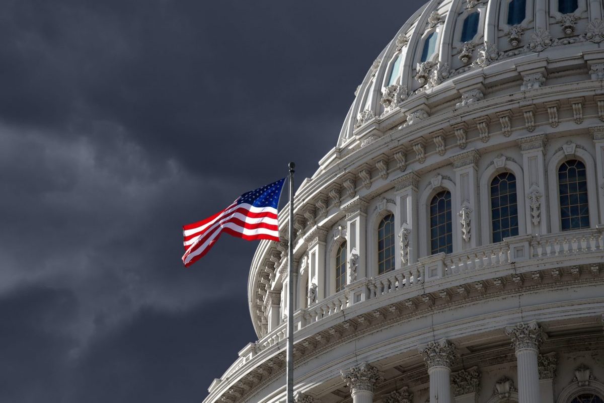 Dunkler Himmel über dem Gebäude des US-Kapitols