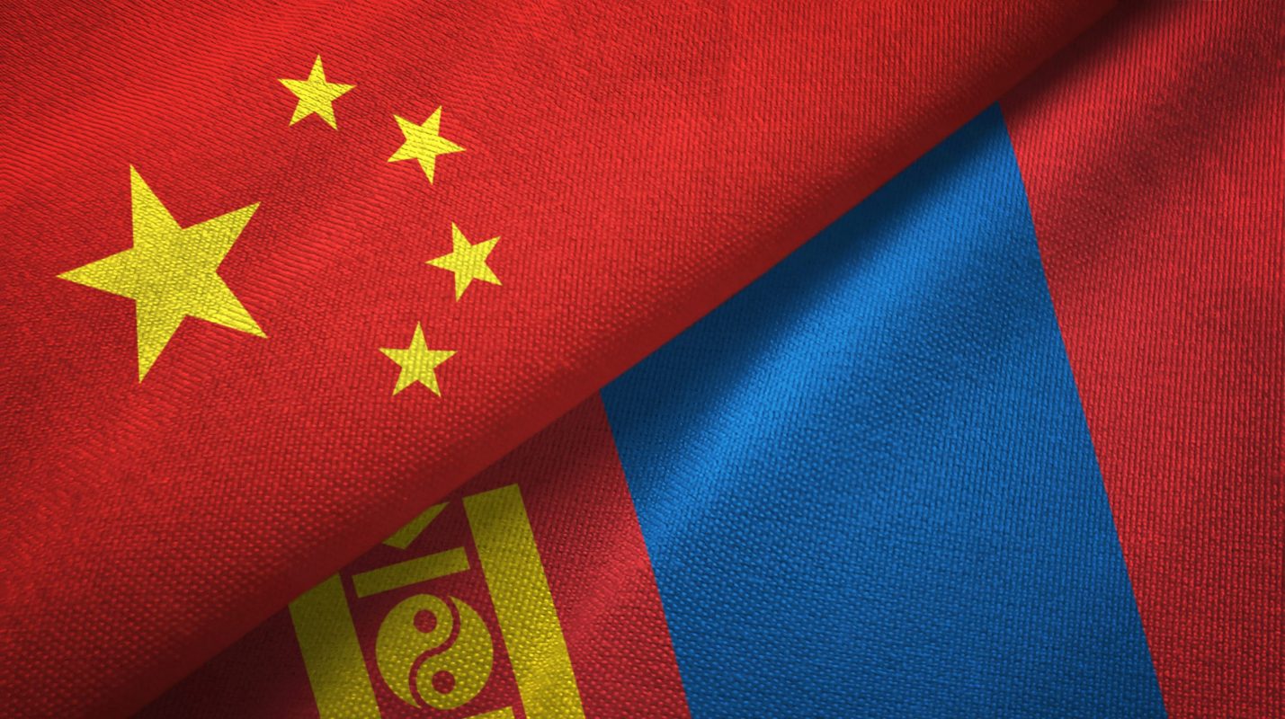 Flaggen von China und der Mongolei