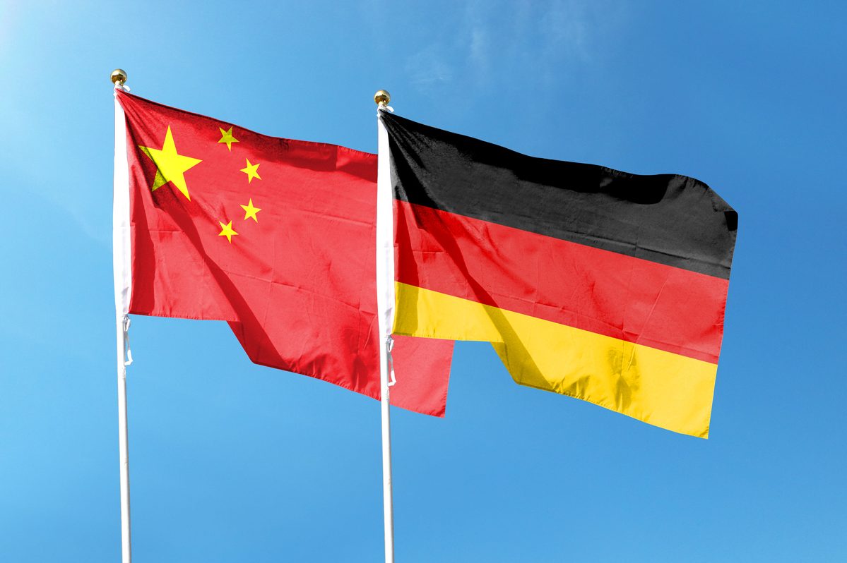 Chinesische und deutsche Flagge