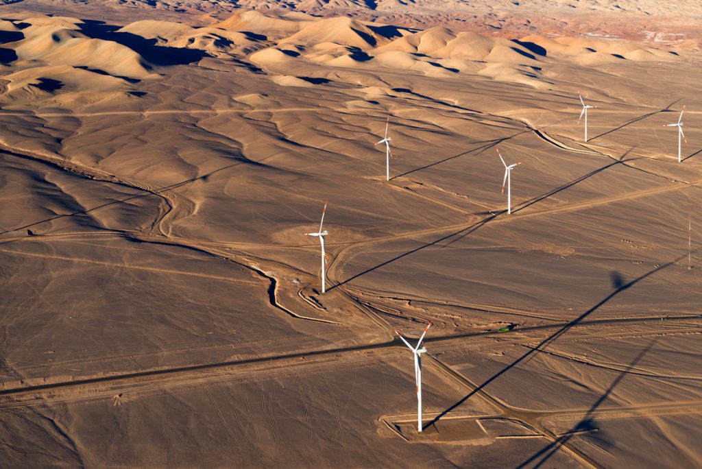 Luftaufnahme eines Windparks in der Atacama-Wüste, Chile