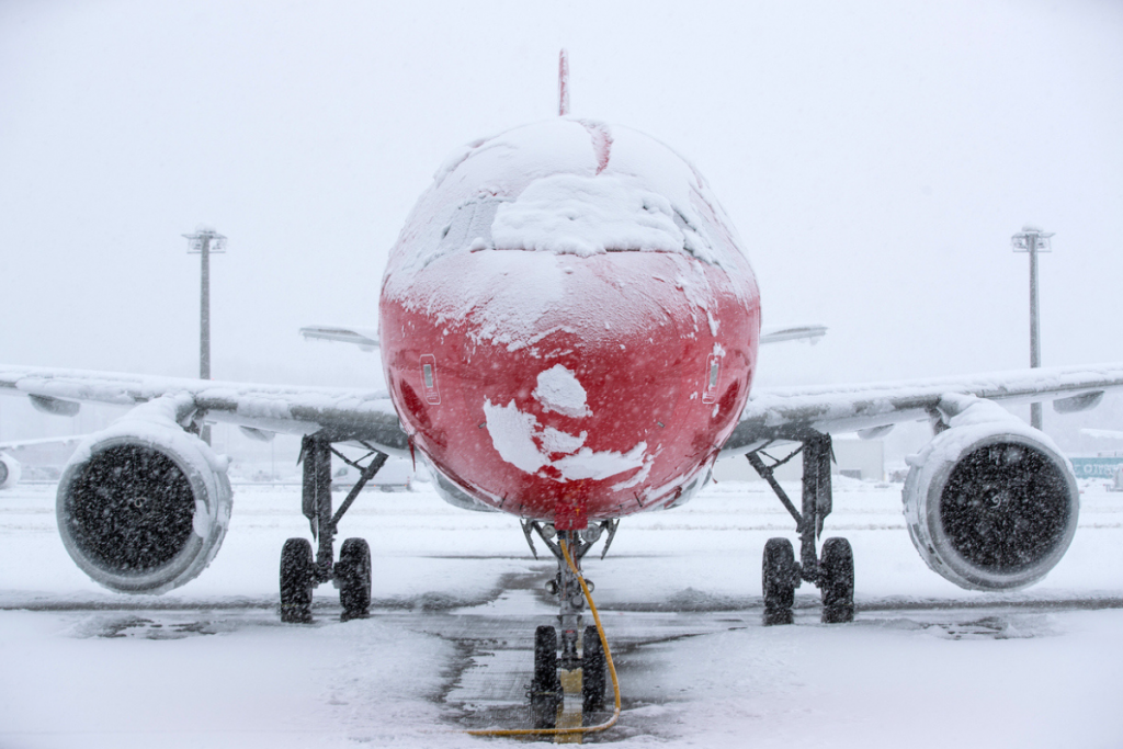 flugzeug airplane ice eis schnee winter