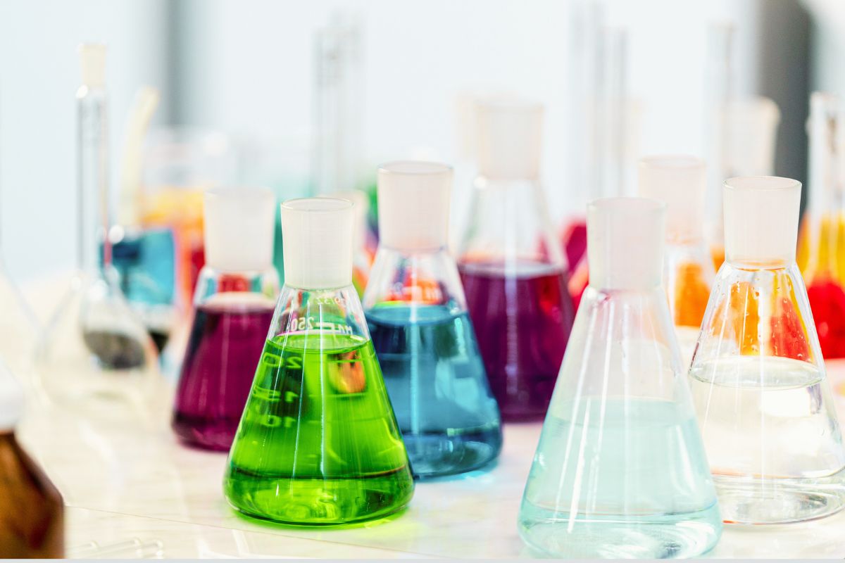 Seltene Erden Trennung chemisch Symbolbild