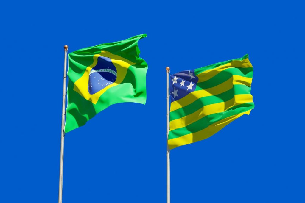 Flaggen von Brasilien und Goias